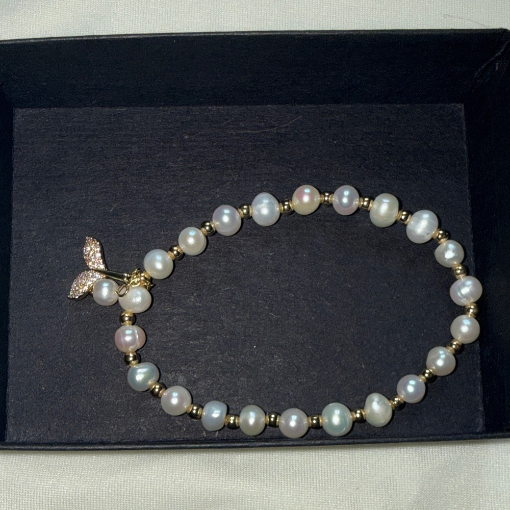 Elegant Pearl and Gold Butterfly Bracelet